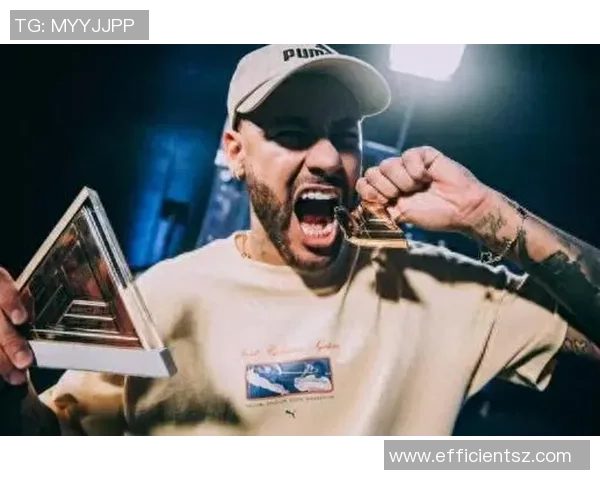 著名帅气足球明星在社交媒体上的风采与生活分享揭秘